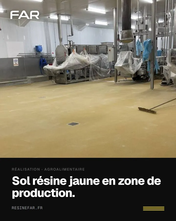 Publication réseaux sociaux FAR : photo d’un sol résine jaune en zone de production, titre blanc sur bandeau encre