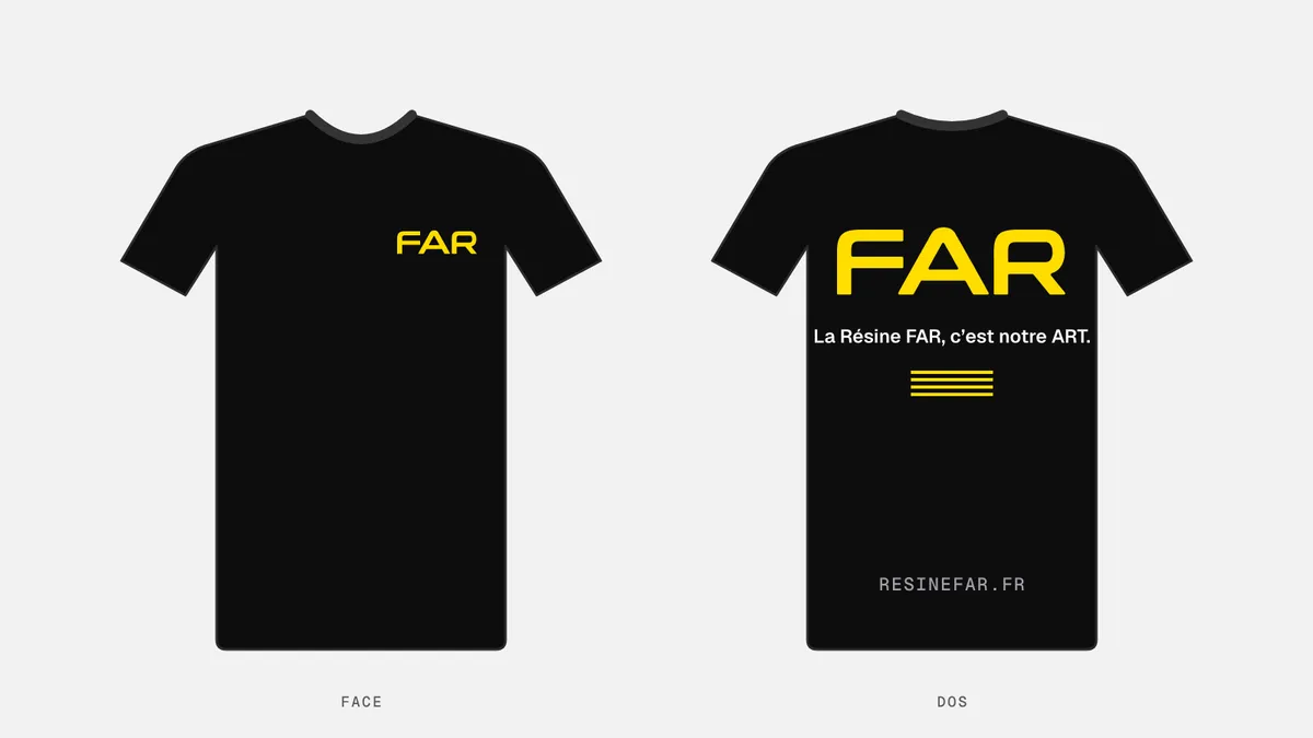 Tee-shirt FAR encre : logo jaune en poitrine sur la face, logo, baseline et Strates dans le dos